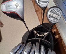 Golf Clubs. Set Of Mens Right Handed Golf Clubs. Collect In Malahide Or Receive Via Post.