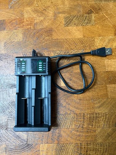 WholeFire XHP70 10k lumen diving torch + external charger