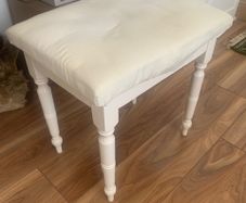 Dressing table chair