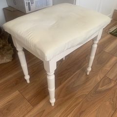 Dressing table chair