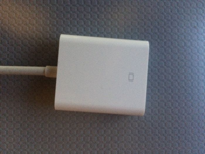 Apple 30 pin to VGA connector/adaptor cable
