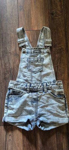 Denim dungaree shorts for girls size 6-7 Y