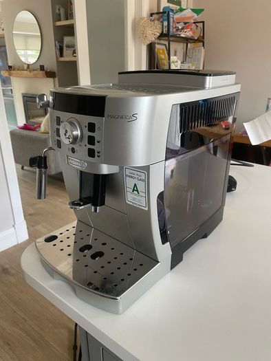 DeLonghi Bean to Cup Coffee Machine