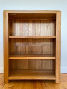 Solid Oak Bookshelf  Excellent Condition