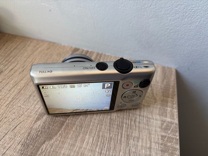 Canon Ixus 220hs