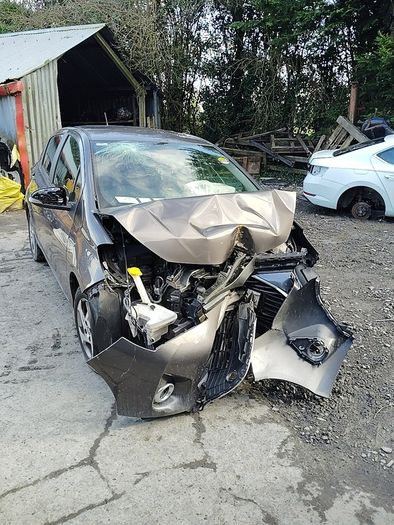 Breaking Toyota Yaris 2014 petrol