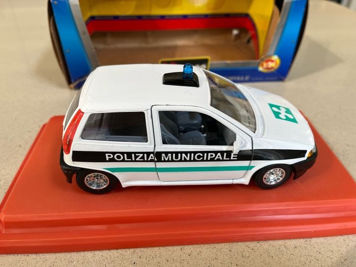Fiat Punto Police 1/24 Burago