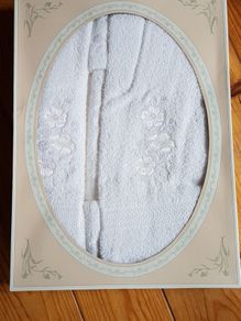 BNIB Portuguese Decorative White Towel Set