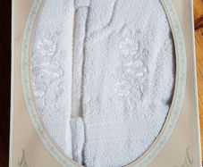 BNIB Portuguese Decorative White Towel Set