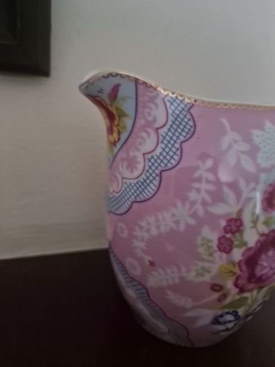 large jug Pip