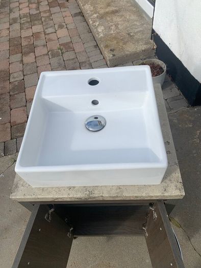 Bathroom vanity unit