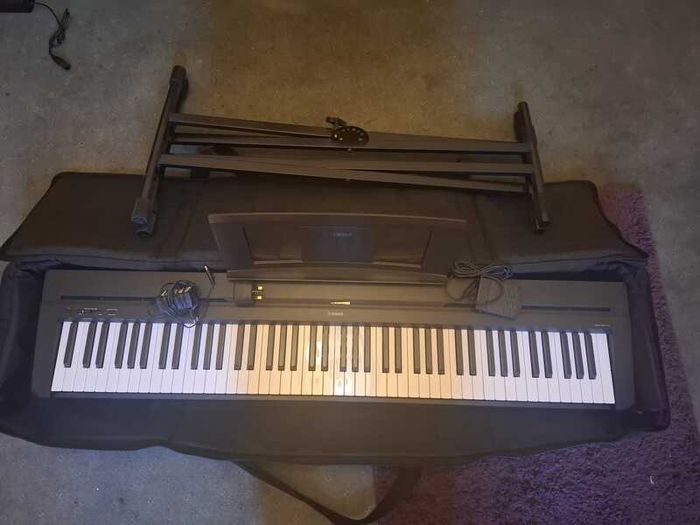 Keyboard Yamaha P45 with bundle