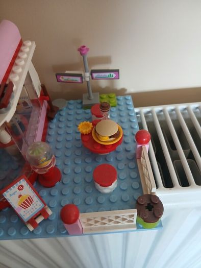 Lego Friends Cafe and Manual