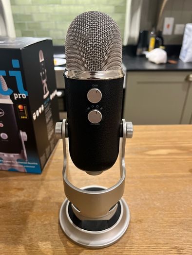 Blue Yeti Pro USB/XLR microphone + Yeti Pop Filter