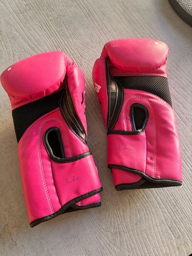 boxing gloves 6oz pink