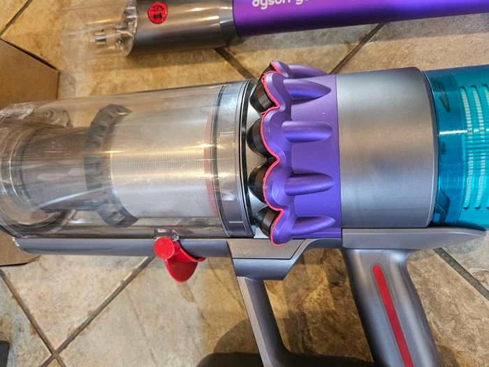 Dyson 5 gen with 2 Batteries