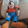 Disney 24 inch Goofy soft toy. Image 3