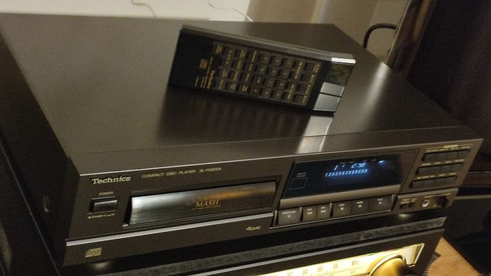 TECHNICS SL-PG200A,CD player. Remote,manuals,full cleaned.