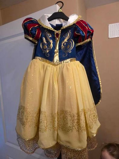 costume