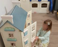 Doll house, furniture and dolls