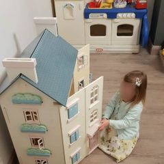 Doll house, furniture and dolls