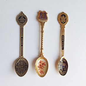 3 gold toned souvenir spoons  Bushmills Irish whiskey, Singapore & Thailand