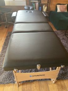 Massage plinth