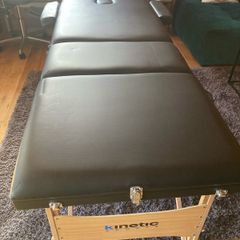 Massage plinth