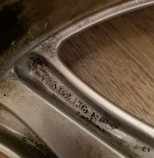 2 Genuine Porsche Boxster / 911 twist alloys turbo