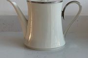 Beautiful ivory lenox solitaire coffee/ teapot.