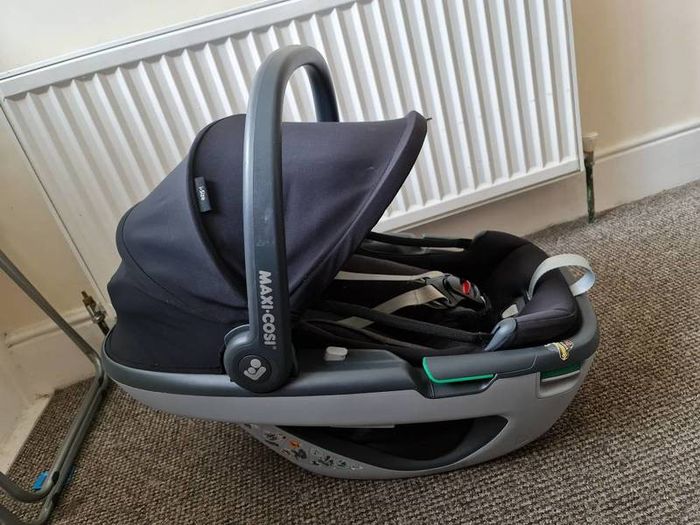 maxi cosi coral and familyfix 3 isofix base
