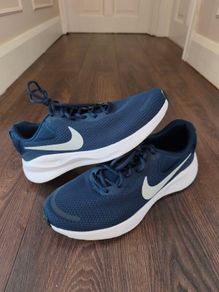 Nike Revolution Navy Size 9.5