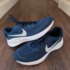 Nike Revolution Navy Size 9.5