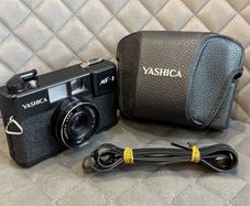 Yashica MF 2 film camera (read)