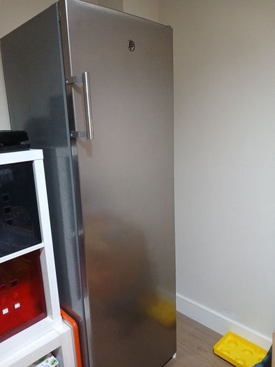 Powerpoint tall freezer freestanding