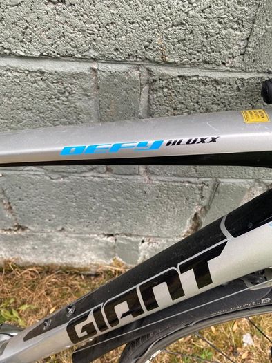 Giant Defy 2 Mens Road Bike