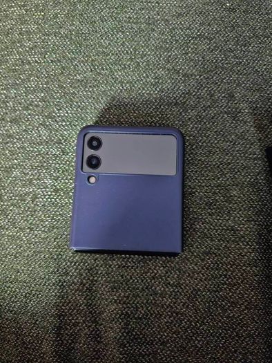 Samsung Galaxy Z Flip3 5G Black with Navy case