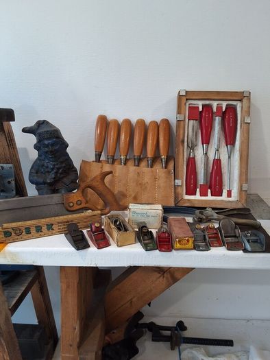 anvil on timber stand