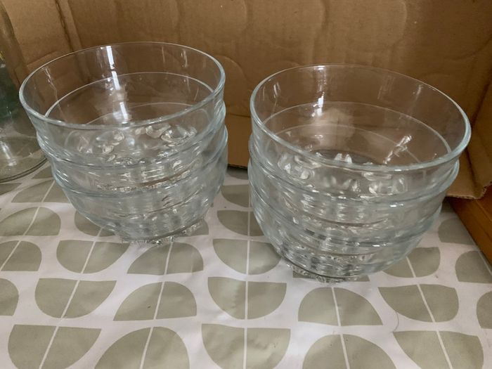 6 glass ice cream/ dessert dishes