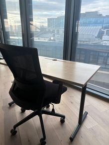 Desk & task chair