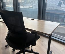 Desk & task chair
