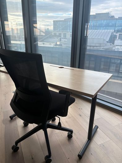 Desk & task chair