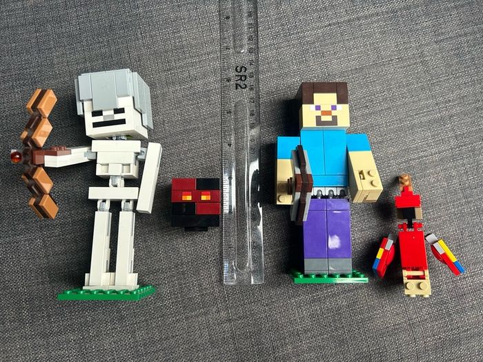 lego 21150 Minecraft Skeleton BigFig and 21148 Steve BigFig with parrot