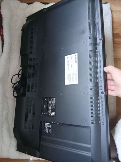 Walker brand flat screen tv 29inch in length  x17 inch heigth. Comes with original remot control, swivel mounted tv bracket and cables. .