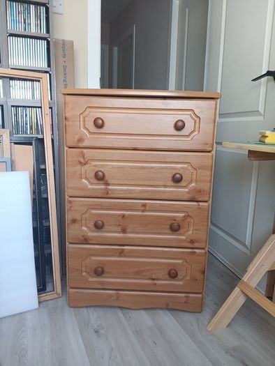 chest of drawers