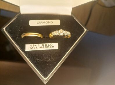 18 carat yellow gold Diamond Ring