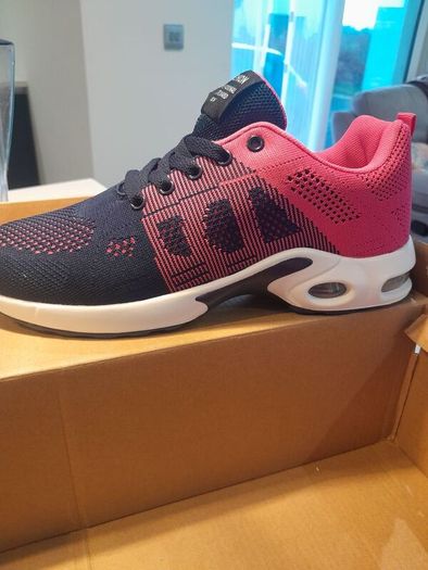Navy and pink size 41 runners from caitlin dublin