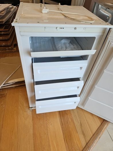Integrated freezer