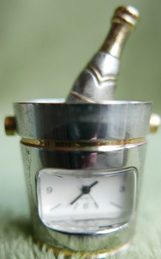 Vintage Miniature Wine Bucket Champagne Clock Linden Quartz Japan Movement - works well