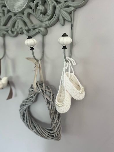 baby shoes and matching headband